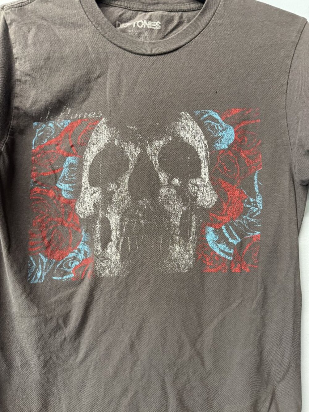 Deftones Gray Skull Graphic T-Shirt Red & Blue Floral Design Medium Size